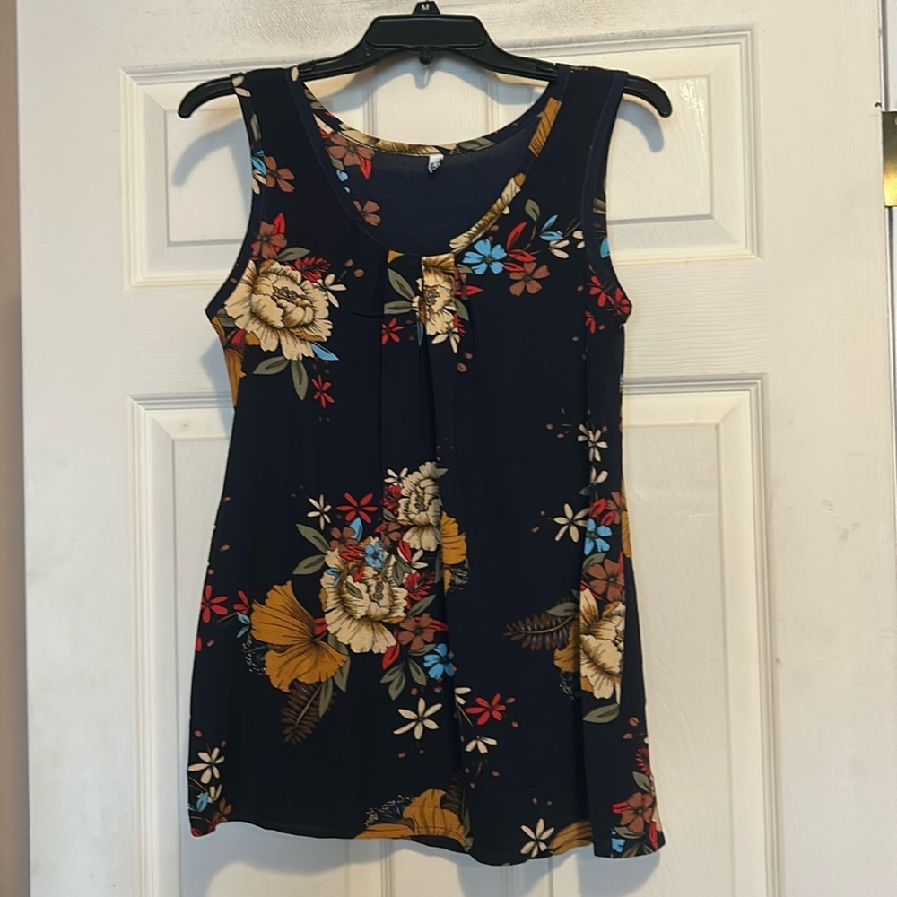 Zeagoo Top Size Small NWOT Blue Floral